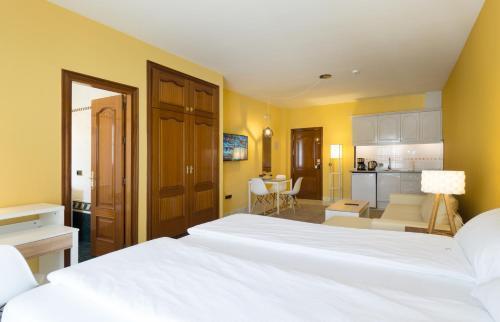 Hotel La Palmera Alhaurin el Grande Bagian luar foto