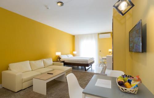 Hotel La Palmera Alhaurin el Grande Bagian luar foto