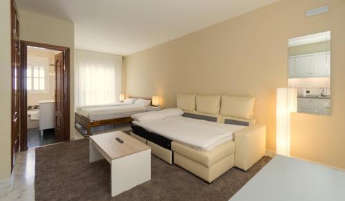 Hotel La Palmera Alhaurin el Grande Bagian luar foto